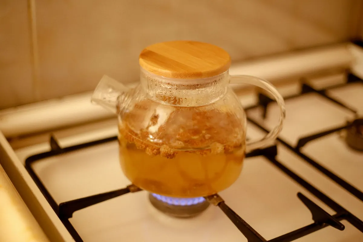 Electric Kettle vs. Stovetop Kettle: Which One Brews Better Tea?